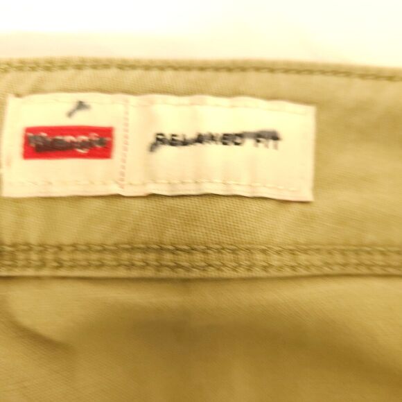 NWT Wrangler Men's 44 Beige Relaxed Fit Knee Length Tech Pocket Shorts - Picture 4 of 8